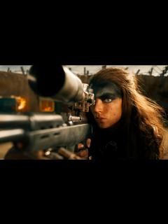 [x]『マッドマックス』最新作！フュリオサが圧倒的なスケールで“修羅の道”に挑む 『マッドマックス：フュリオサ』 US版予告編映像 - YouTube