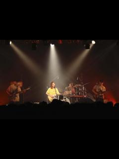 [x]“新しい藤原さくら”の姿に圧倒された一夜 新曲2曲も披露したライブハウスツアー初日を観て - Real Sound｜リアルサウンド
