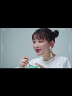 [x]『ゼクシィ』14代目CMガール・茅島みずき、真っ白な“NEOアジアン”衣装にニッコリ笑顔！お粥の試食にもご満悦「こんなお粥食べたことない ...