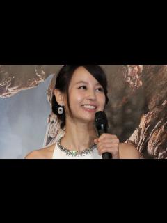 [x]堀北真希、結婚後初イベントに登場！祝福に「ありがとう」と笑顔 映画「ファンタスティック・フォー」イベント1 - YouTube