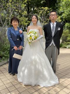 [x]ご新婦とご両親の記念写真が届きました(^^♪ | アップタウンブライダル｜結婚式のレンタルドレス・レンタル衣装・洋装など母親・父親用の衣装を ...