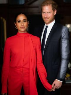 [x]Meghan Markle and Prince Harry Share New Photos from UK Visit