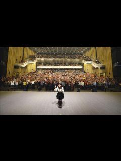 [x]2013年4月20日（土）大阪オリックス劇場 森高千里とお客様との記念撮影の模様 - YouTube