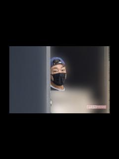 [x]香川照之、性加害報道で「自宅に引きこもり」生活撮！ 長男・團子の姿もない自宅からラフな出で立ちで出てくると… - YouTube