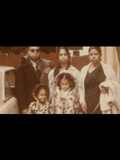 [x] カマラ・ハリス氏は「隅に追いやられた人たちに場所を与える」 - BBCニュース