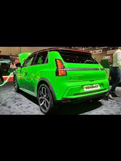 [x]New Renault 5 ELECTRIC 150HP (Green Pop) | Visual Review - YouTube
