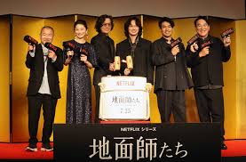 Netflix「地面師たち」にW主演の綾野剛＆豊川悦司が自信 - THR Japan